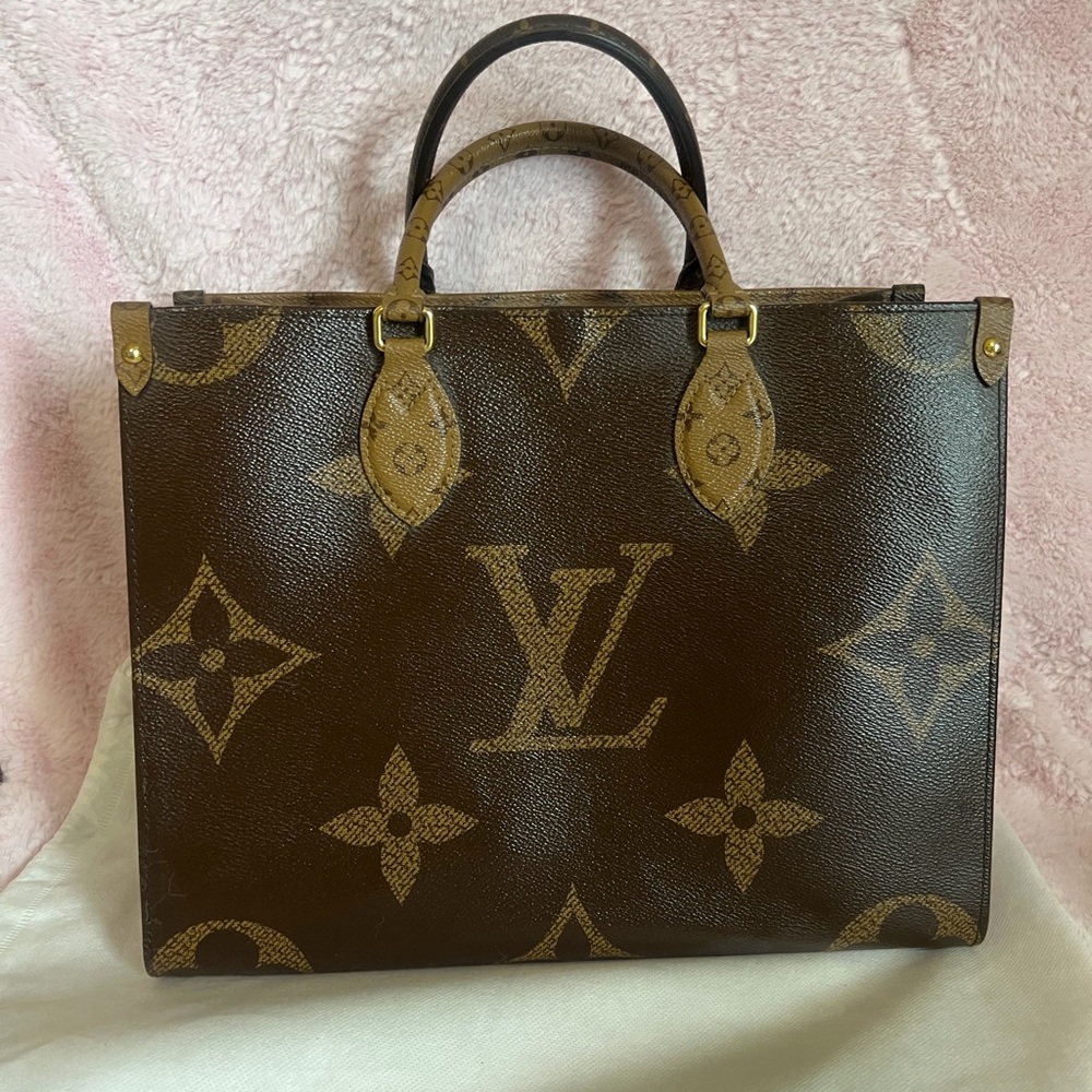Louis Vuitton On The Go MM Reverse Monogram Tote - Picture 2 of 16